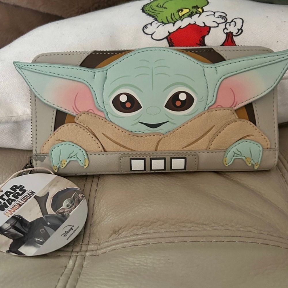 Loungefly Star Wars Grogu/baby yoda wallet